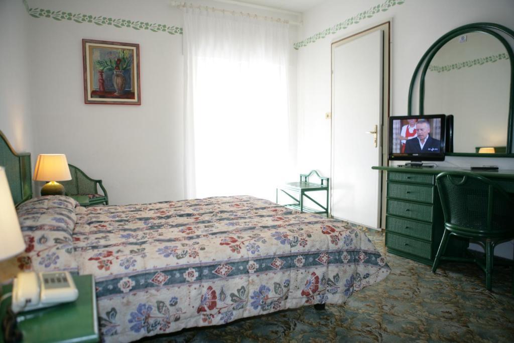 Hotel Diana Градо Номер фото