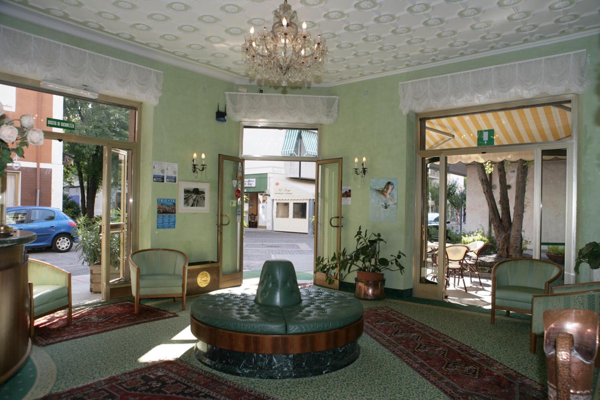 Hotel Diana Градо Экстерьер фото