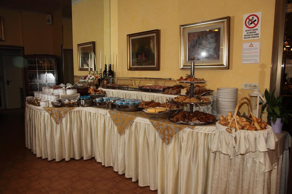 Hotel Diana Градо Экстерьер фото